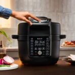 Instant Pot Duo Crisp: 7-in-1 Multi-Cooker, Air Fryer, 1500W, Accessories. (New)