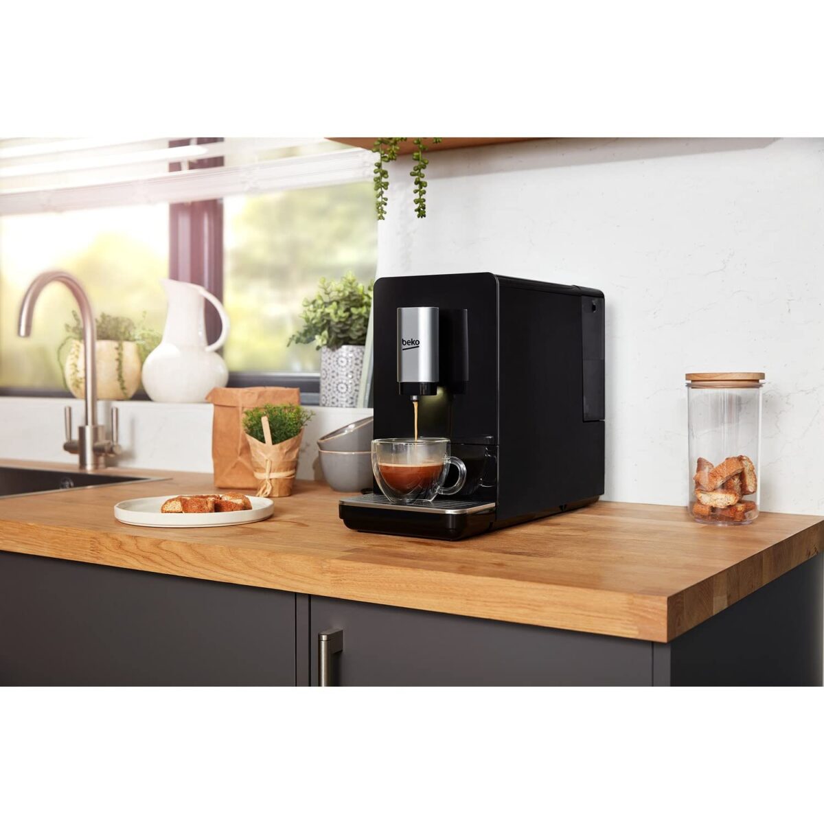 Beko CEG3190B Bean-to-Cup Coffee Machine: 19 Bar, LCD Control. (New)