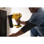 DEWALT 20V MAX* Cordless Brad Nailer Kit, 18GA (DCN680D1) (New)